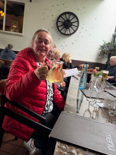 ♫ ...griechischer Wein... ♫